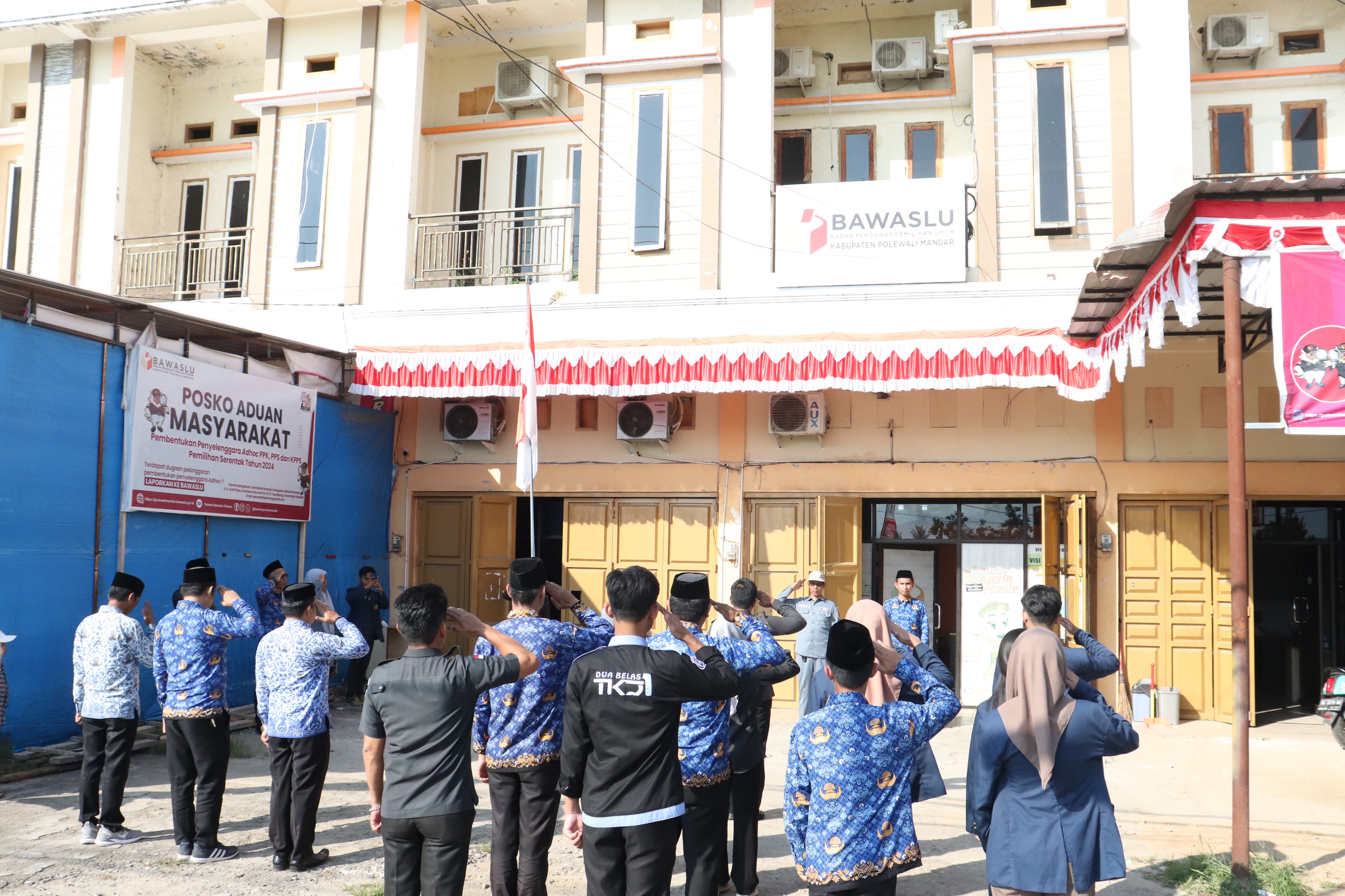 Dari Upacara Perayaan HUT ke-79 RI di Kantor Bawaslu Polewali Mandar