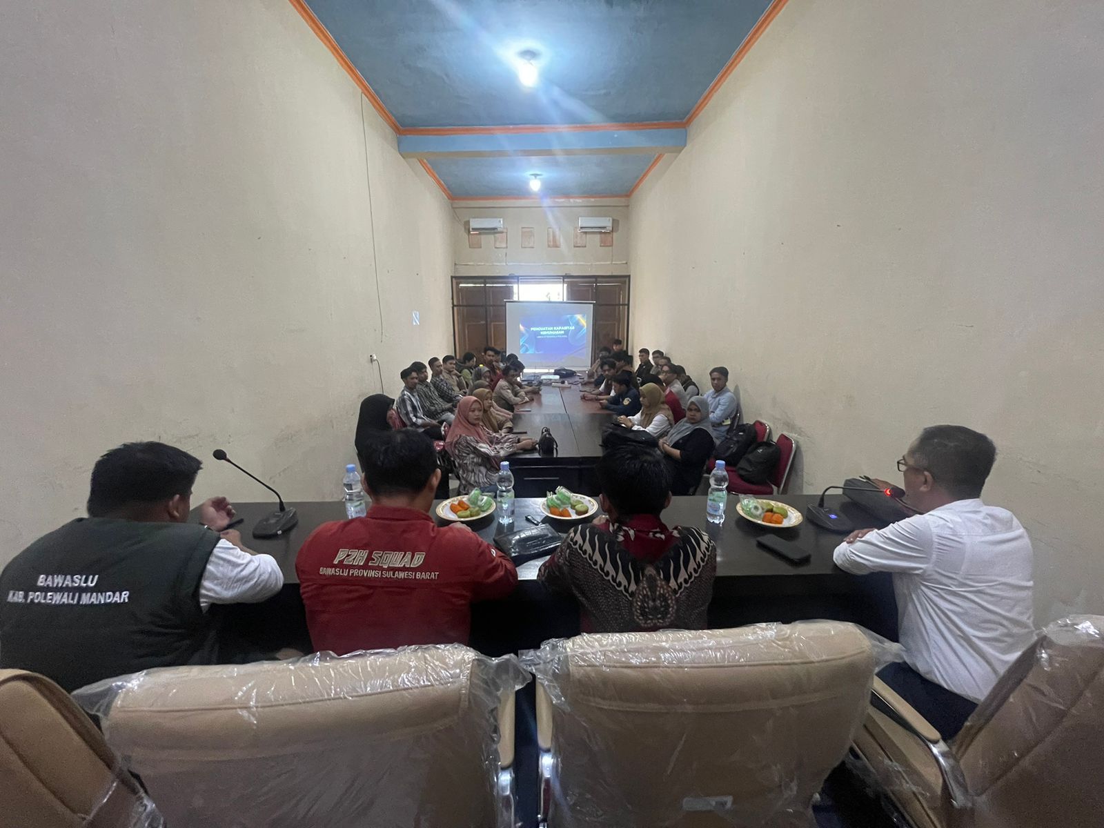 16 Panwascam di Polman Diberi Penguatan Pengelolaan Kehumasan Pilkada 2024