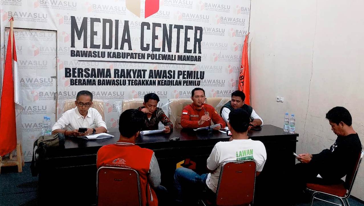 Melalui Konferensi Pers, Bawaslu Polman Beberkan Pemetaan Lima Issue Kerawanan Pilkada 2024