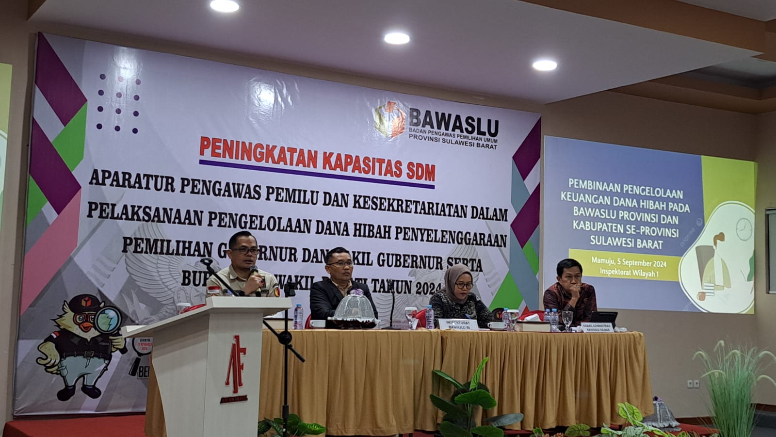 Acara peningkatan kapasitas sumber daya manusia aparatur pengawas pengelolaan dana hibah penyelenggaraan Pemilihan Gubernur dan Wakil Gubernur serta Bupati dan Wakil Bupati Tahun 2024, disalah satu hotel di Mamuju, Kamis 5 September 2024