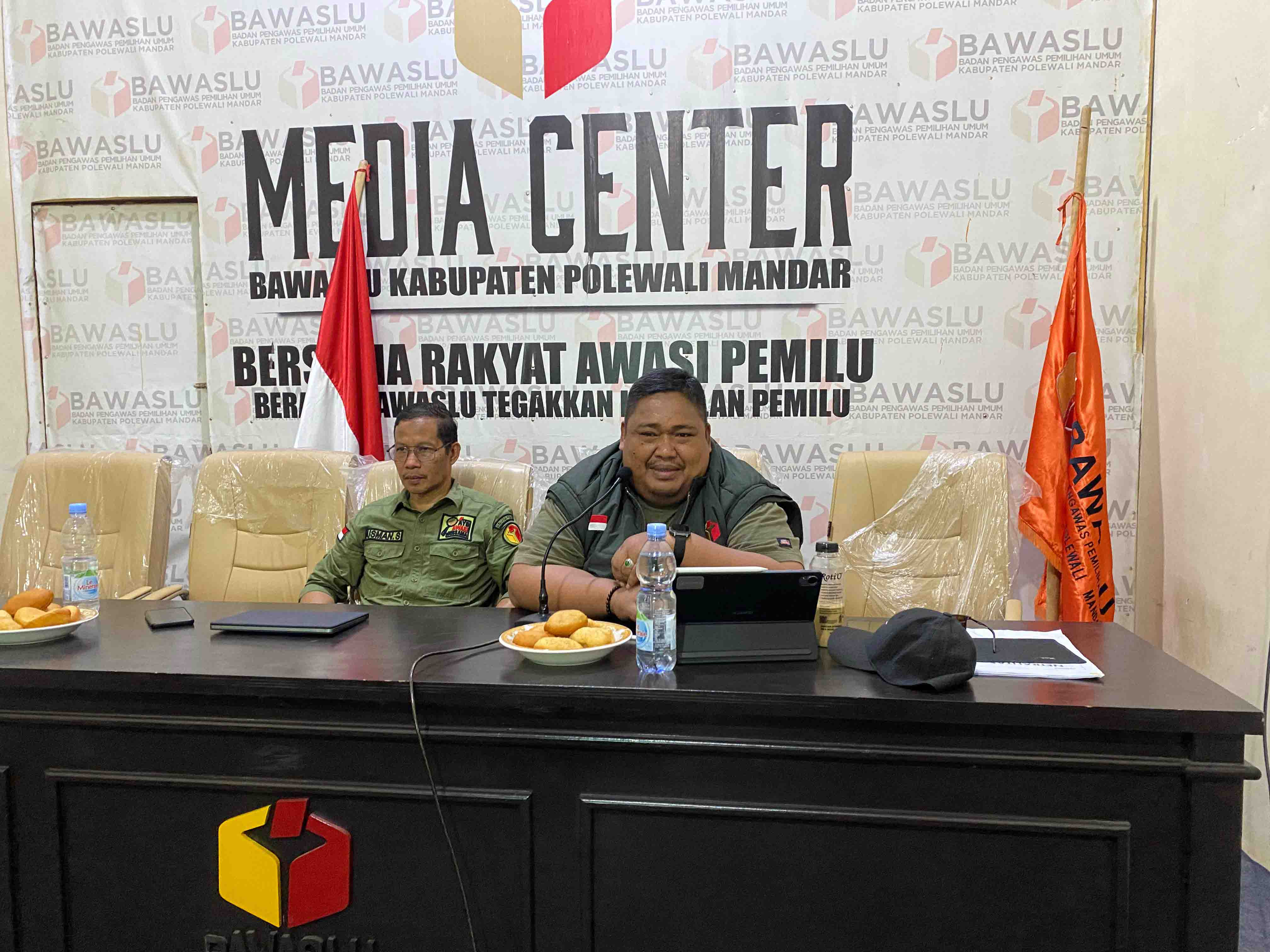 Rakor evaluasi pengawasan kampanye Pemilihan tahun 2024 di Ruang Rapat Kantor Bawaslu Kabupaten Polewali Mandar, 15 Oktober 2024.