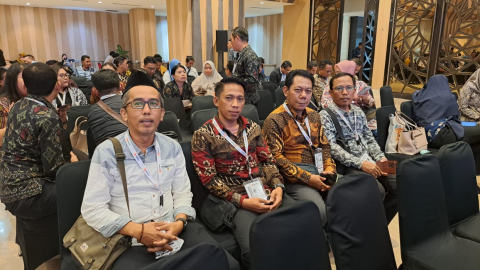 Ketua dan Korsek Bawaslu Kabupaten Polewali Mandar dalam kegiatan Pemantauan dan Evaluasi Pelaksanaan Anggaran dan Kinerja di Lingkungan Bawaslu Provinsi dan Kabupaten/Kota Gelombang II 