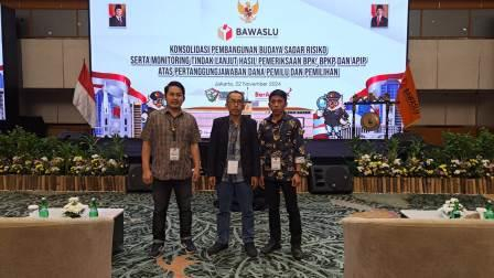 Ketua dan Korsek Bawaslu Kabupaten Polewali Mandar dalam kegiatan Pemantauan dan Evaluasi Pelaksanaan Anggaran dan Kinerja di Lingkungan Bawaslu Provinsi dan Kabupaten/Kota Gelombang II 