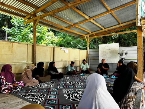 Dihadapan Ibu-Ibu Pulau Salamaq