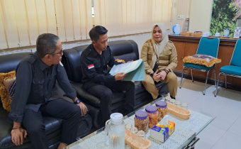 Bawaslu Kabupaten Polewali Mandar bersama Agusnia Hasan Sulur Asisten Bidang Pemerintah dan Kesejahteraan Rakyat Pemkab Polewali Mandar