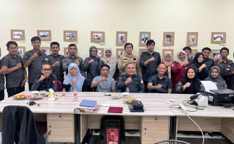 Foto Bersama Kasek dan Pimpinan Bawaslu Sulbar