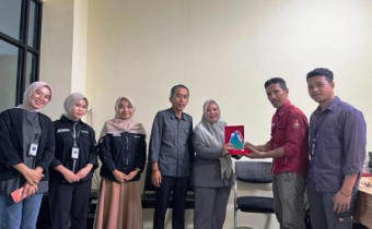 Serahkan Cinderamata1
